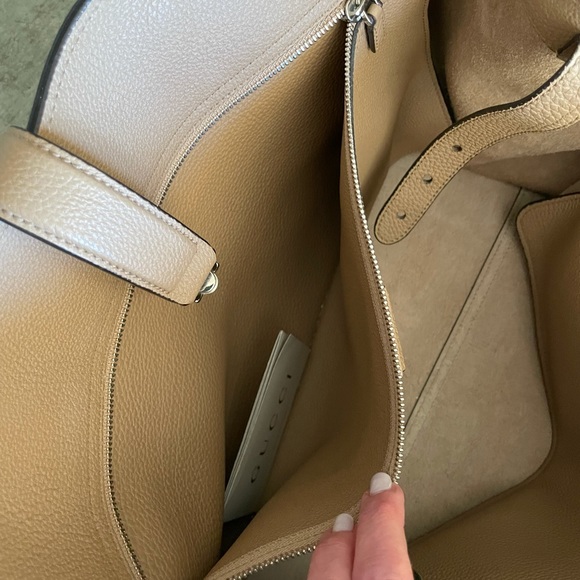 Gucci Jackie Pebbled Large Leather Tote - Picture 9 of 16